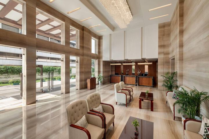 Entrance & Lobby