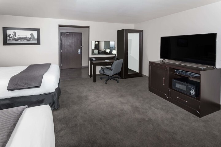 2 Double Beds (9 of 12)