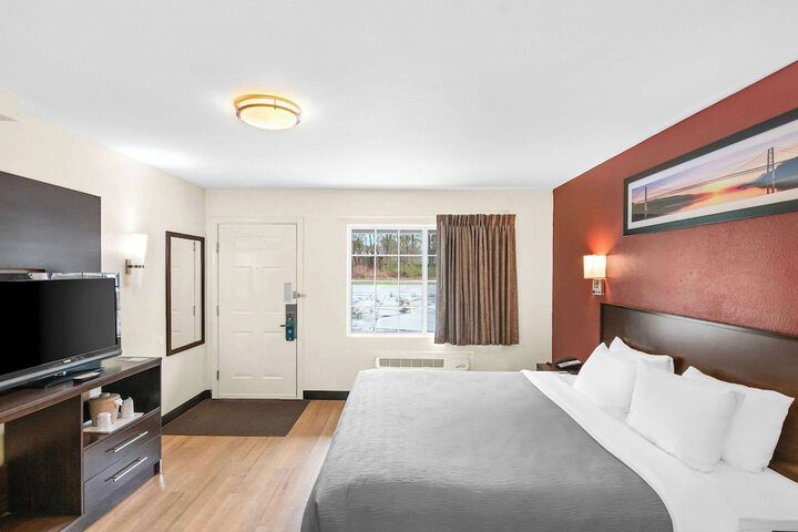 1 King Bed Accessible (11 of 13)