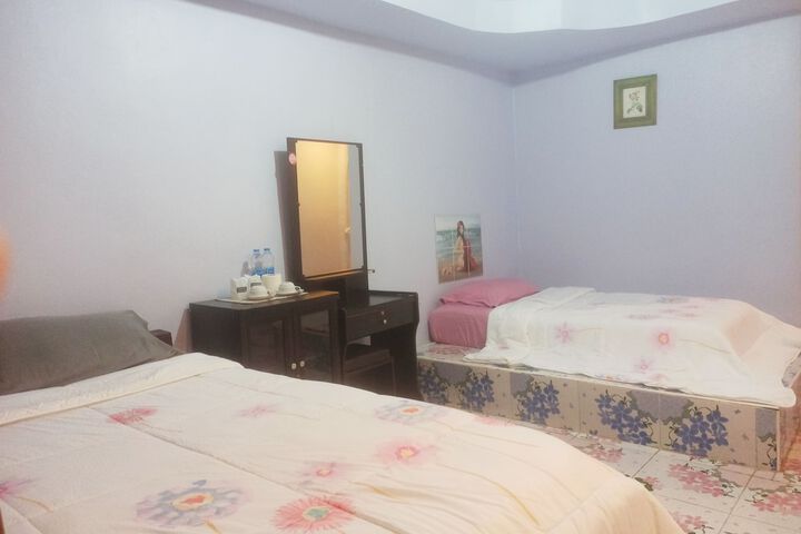 Room 12 of 34