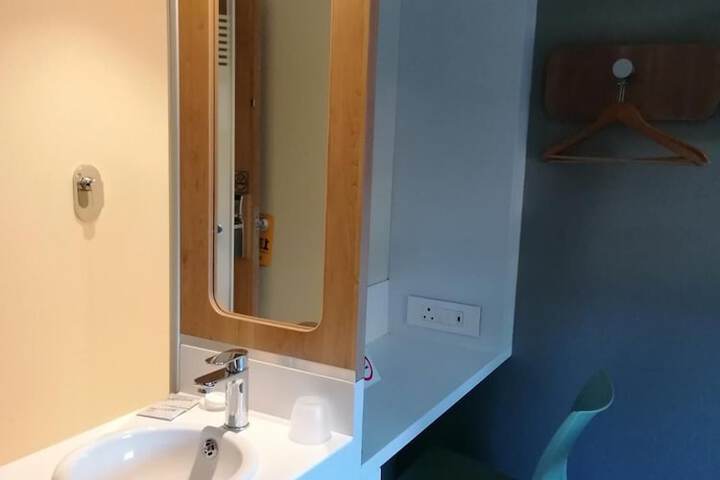 Room 7 of 12