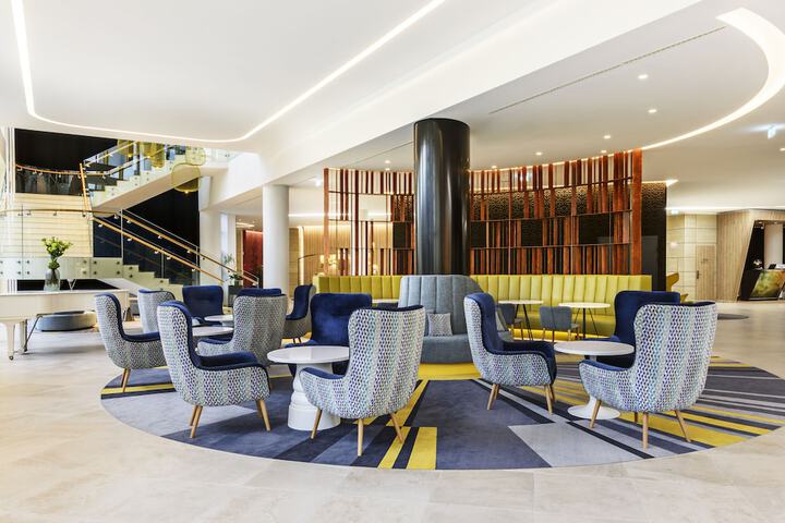 Entrance & Lobby