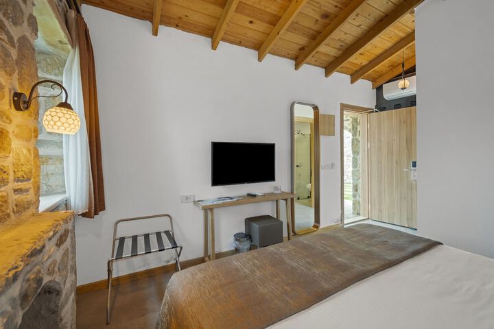 Room 4 of 39
