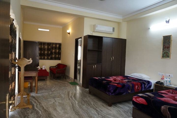 Room 7 of 32