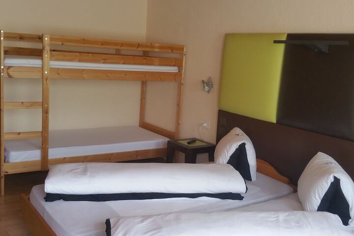Room 6 of 22