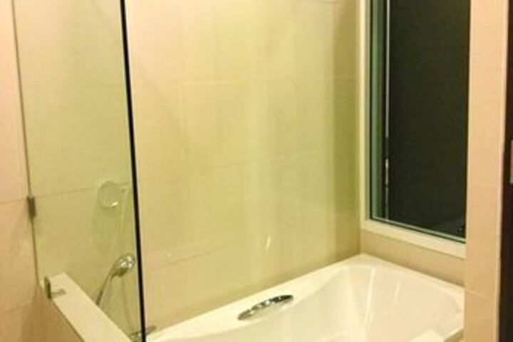 Room 6 of 15