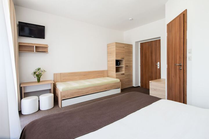 Room 17 of 49