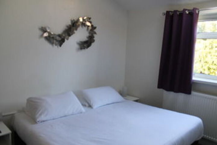 Room 28 of 35