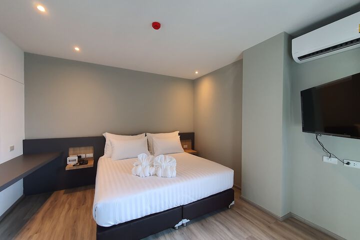 Room 3 of 18