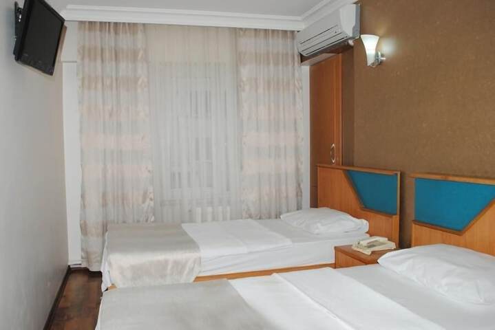 Room 10 of 16