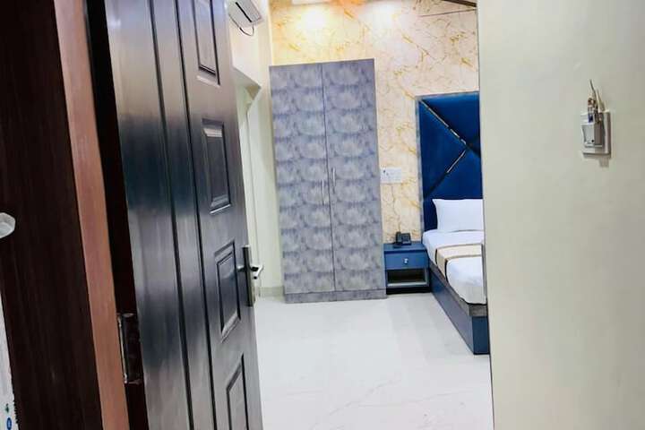 Room 16 of 49