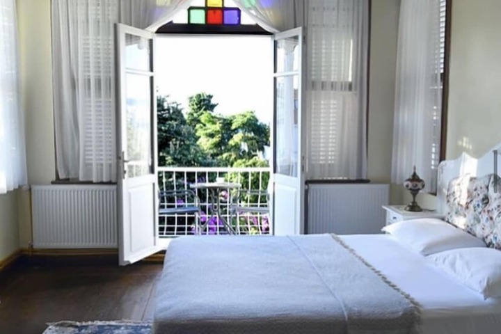 Room 2 of 8