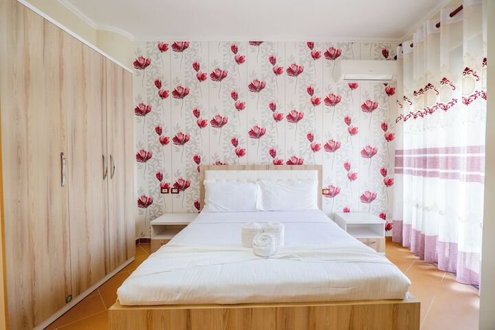 Room 17 of 77