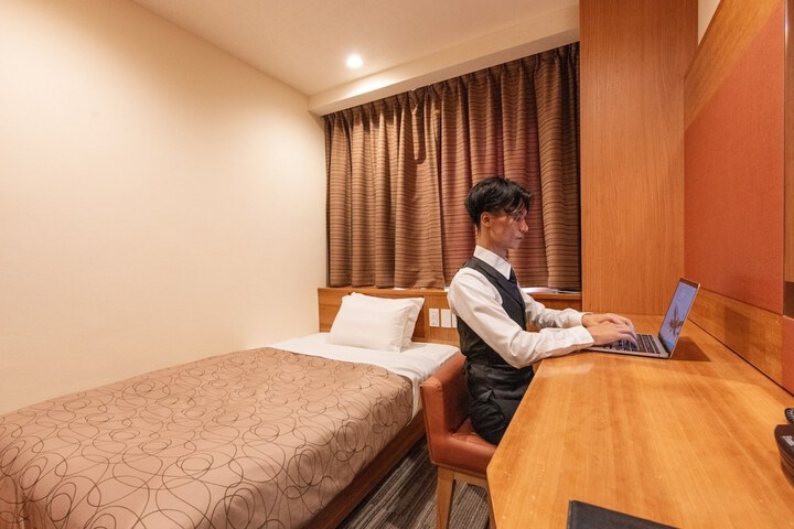 Room 10 of 38
