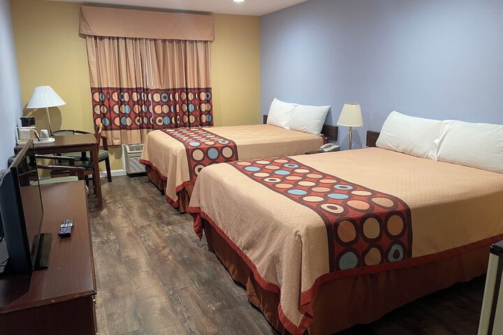 1 Queen Bed Mobility Accessible (9 of 11)