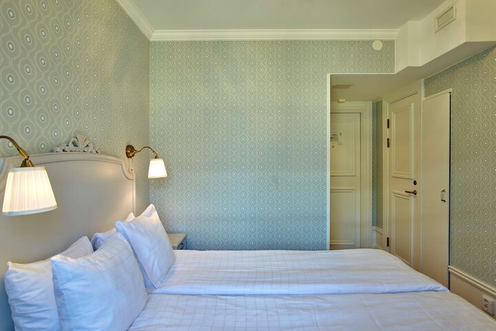Room 14 of 33