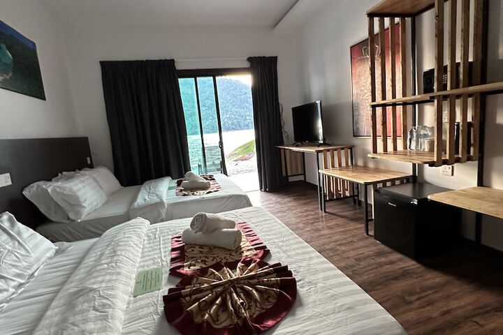 Room 17 of 163
