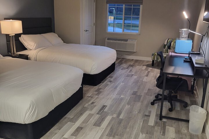 Red Fox Inn and Suites in Waverly, IA