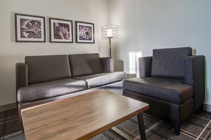 Room 32 of 59