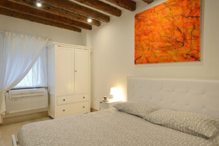 Room 20 of 28