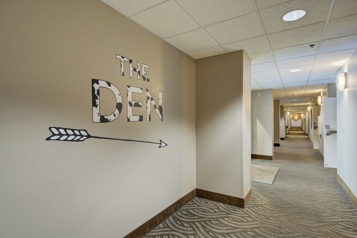 Ballroom/Hall 93 of 120