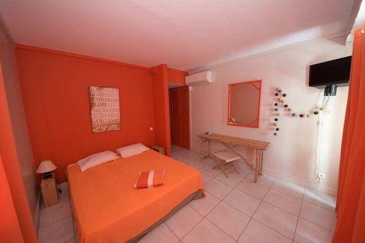 Room 21 of 93
