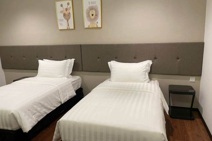 Room 15 of 80