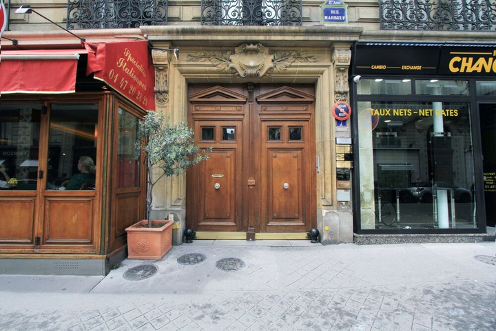 Pelicanstay at Champs Elysees