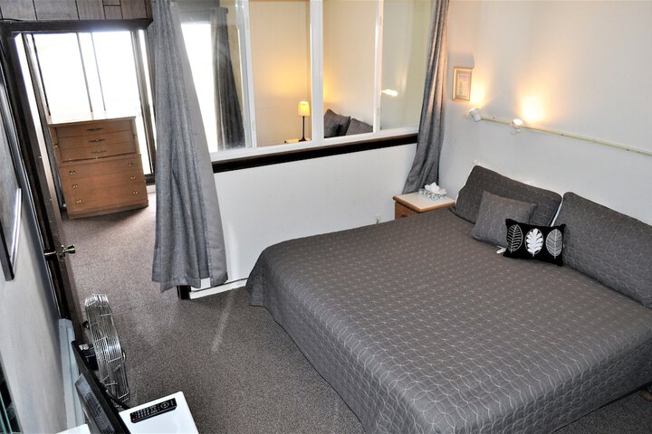 Room 5 of 24