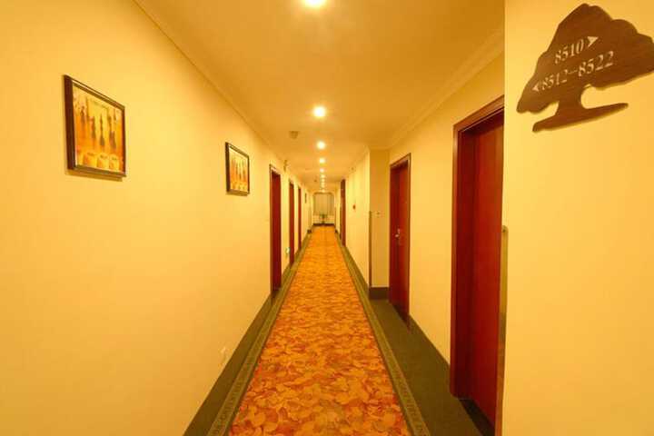 Ballroom/Hall 32 of 35