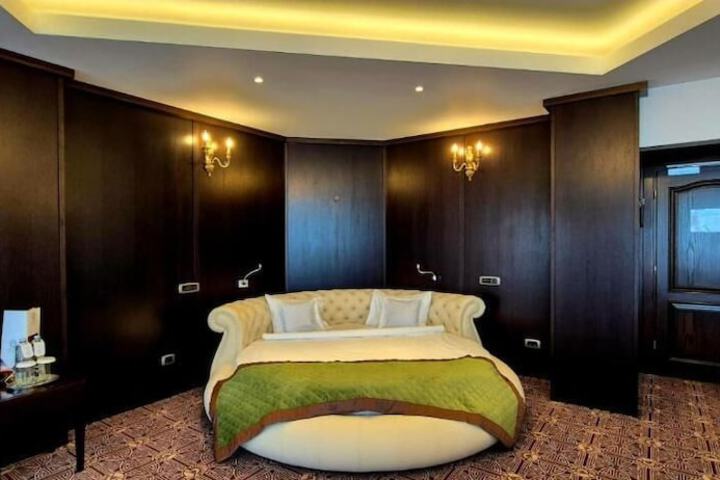 Room 15 of 63