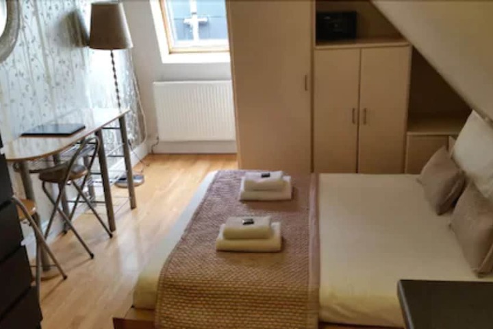 Room 12 of 25