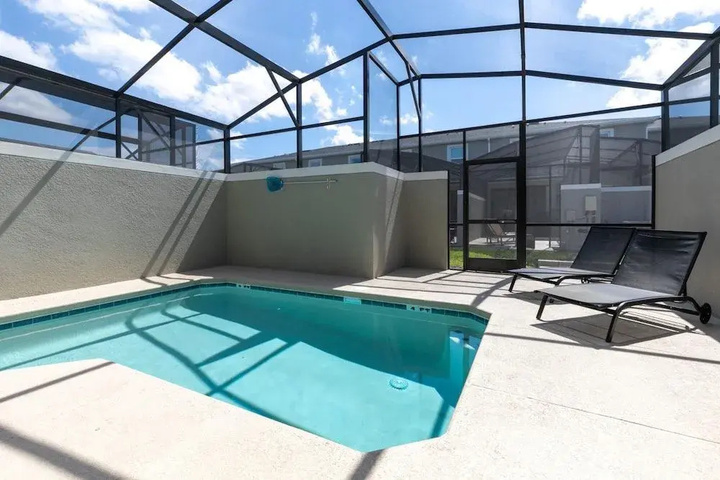Pool 11 of 18