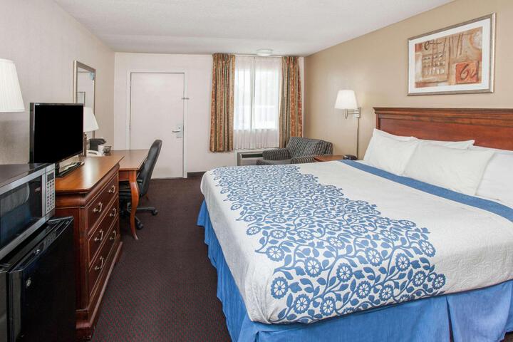 1 King Bed (9 of 9)