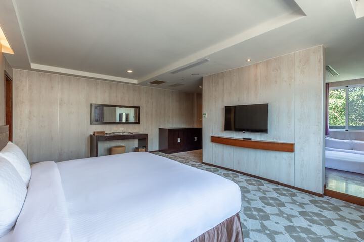 Room 9 of 70