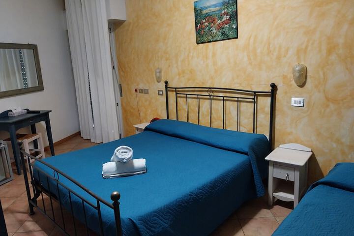 Room 6 of 15