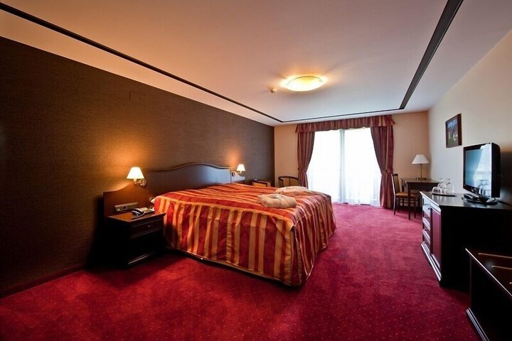 Room 4 of 45