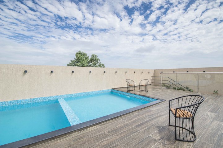 Pools & Facilities
