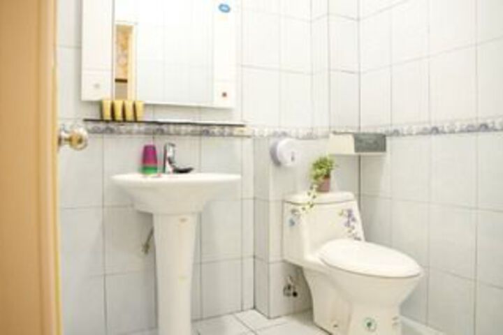 Room 2 of 20