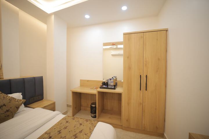 Room 35 of 103