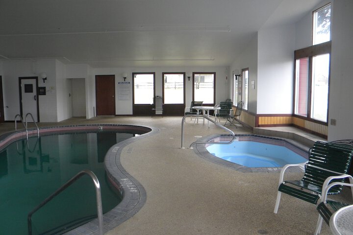 Pool 10 of 39