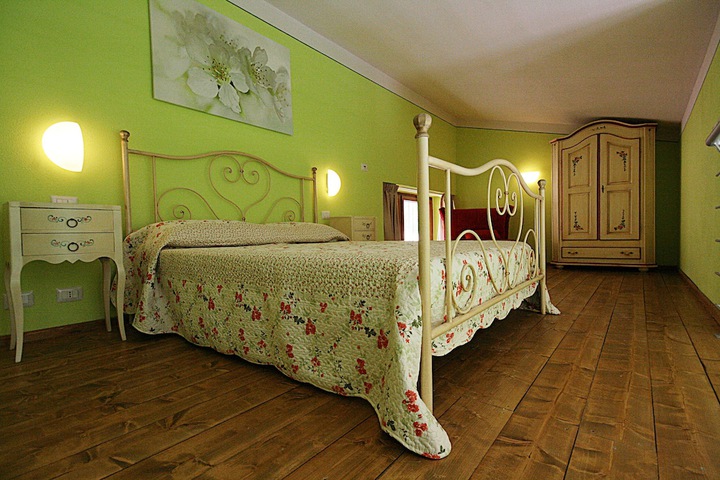 Room 18 of 125
