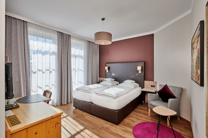 Room 4 of 106