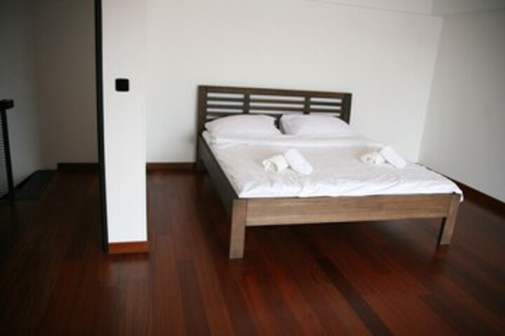 Room 181 of 275