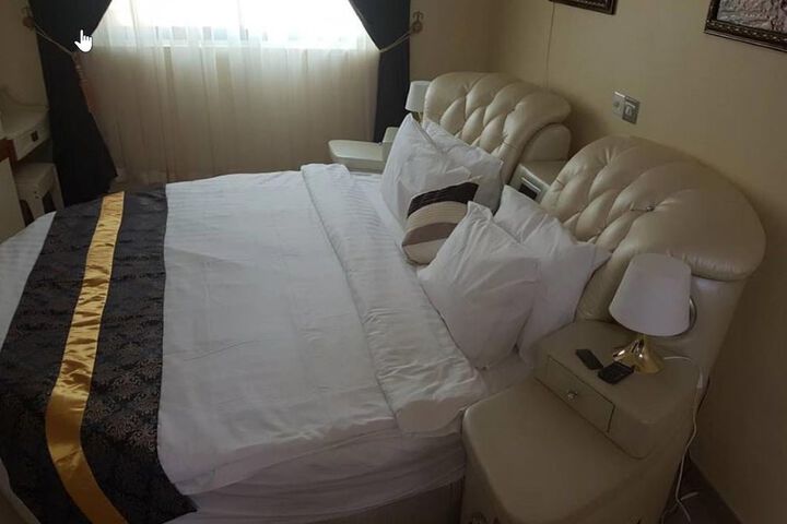 Room 5 of 37