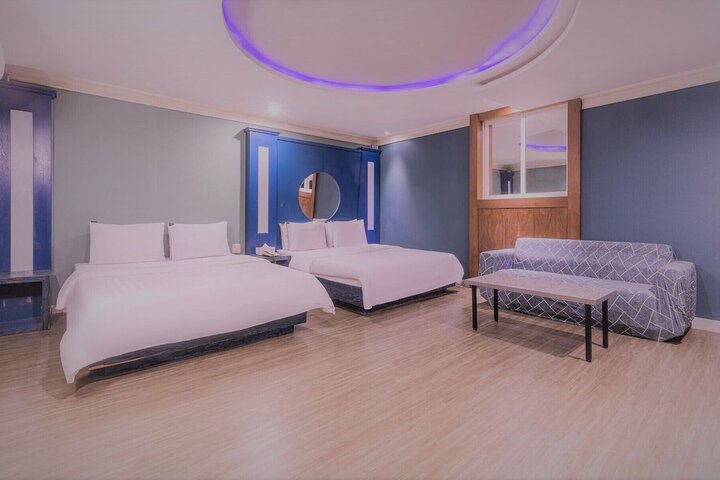 Room 34 of 44