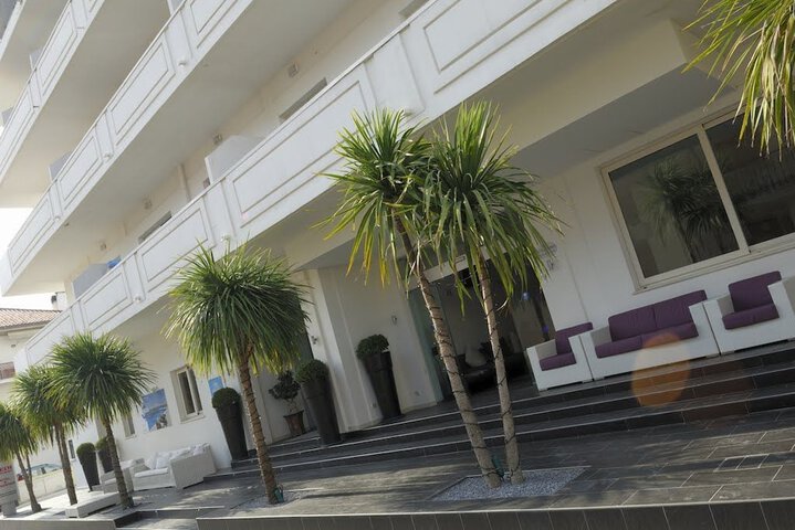Hotel 62 of 75