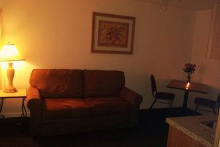 Room 13 of 18