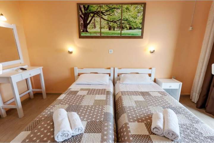Room 4 of 41