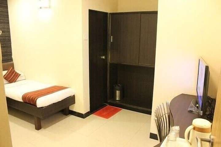 Room 21 of 38